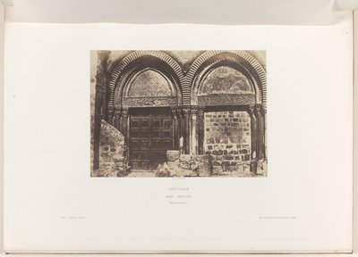 Główny portal kościoła Grobu Świętego w Jerozolimie Jerozolima. Święty Grób. Zleceniodawca wejścia (tytuł na przedmiocie) autorstwa Auguste Salzmann