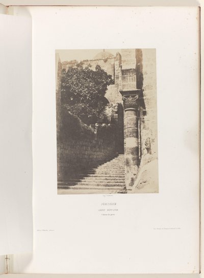 Kolumna na dziedzińcu Bazyliki Grobu Świętego w Jerozolimie Jerozolima. Święty Grób. Colonne du parvis (tytuł na obiekcie) autorstwa Auguste Salzmann