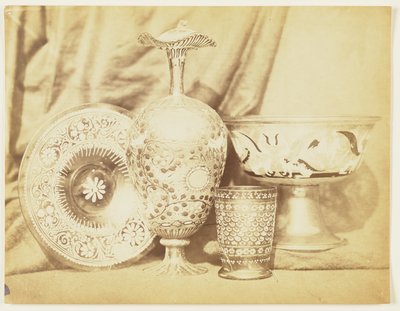 [Naczynia z emaliowanymi wzorami] autorstwa Augustus W. Franks