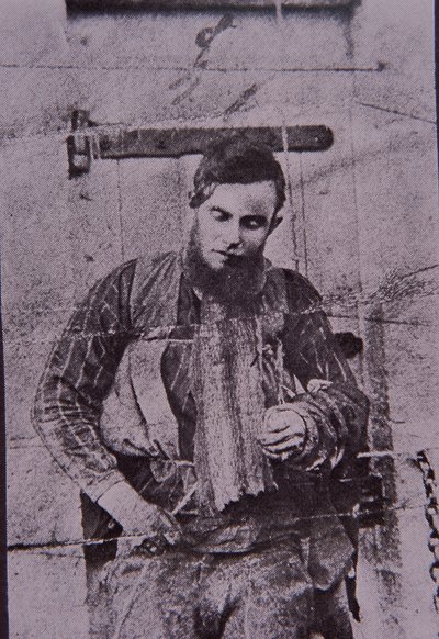 Członek Kelly Gang Joe Byrne zawieszony po śmierci, 29 czerwca 1880 (zdjęcie czarno-białe) autorstwa Australian Photographer