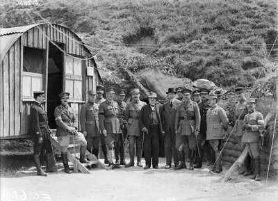 M. Georges Benjamin Clemenceau, premier Francji, wizyta w 4. dywizji, jedyna wizyta na froncie australijskim, 7 lipca 1918 autorstwa Australian Photographer