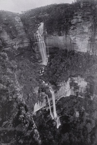 Nowa Południowa Walia: Wentworth Falls (zdjęcie czarno-białe) autorstwa Australian Photographer