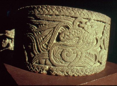 Urna z pierzastym wężem autorstwa Aztec