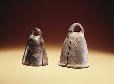 Dzwonki dla koni, z Babilonu, Irak, ok. 700 pne (brąz) autorstwa Babylonian