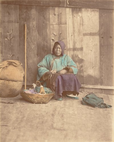 [Chińska kobieta siedząca z koszem], lata 70. XIX wieku. autorstwa Baron Raimund von Stillfried