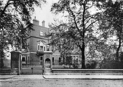 Portman House, Portman Square, 1908. autorstwa Bedford Lemere and Company