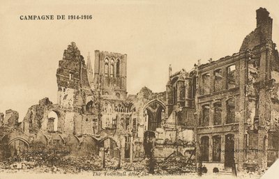 Hotel de Ville po bombardowaniu, Ypres, 1915 autorstwa Belgian Photographer