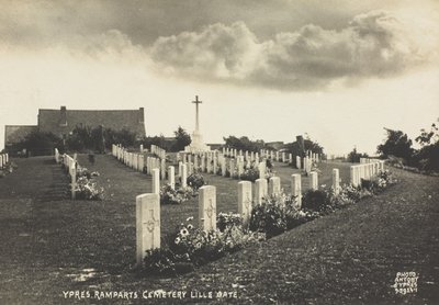 Cmentarz Ramparts (brama Lille), Ypres autorstwa Belgian Photographer