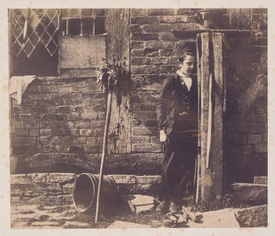 Walter Chamberlain chowający się za pompą Bredicot, połowa lat 50. XIX wieku autorstwa Benjamin Brecknell Turner