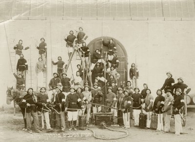 Grupowe ujęcie strażaków w Zichron Yaacov, ok. 1898-1900 autorstwa Bernard Edelstein