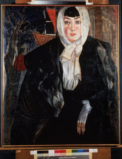 Portret kobiety (portret kobiecy). Piękna kobieta o melancholijnej twarzy, na ulicy, z głową zakrytą szalikiem, ubrana w obszerny czarny płaszcz, nonszalancko opierając się na łokciu, odsłania delikatną dłoń w białej rękawiczce. Praca Bo autorstwa Boris Dmitrievich Grigoriev