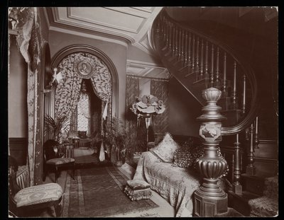 Ozdobny salon w rezydencji Blakely Hall przy 11 West 45th Street, Nowy Jork, 1896-98 (srebrny odbitka żelatynowa) autorstwa Byron Company