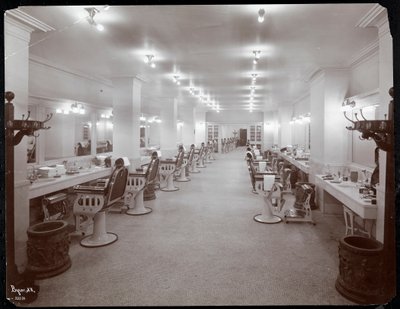 Salon fryzjerski w hotelu Knickerbocker, 1906 (odbitka żelatynowa) autorstwa Byron Company