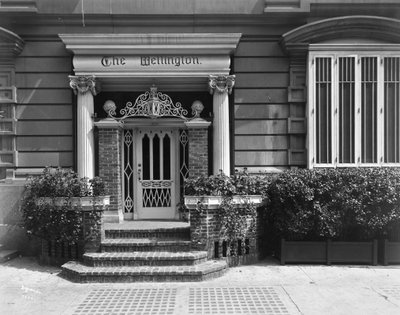 Wejście do hotelu Wellington, 871 7th Avenue, Nowy Jork, 1907 (srebrny odbitka żelatynowa) autorstwa Byron Company