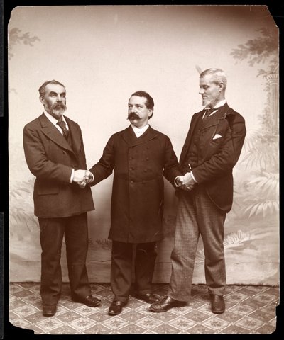 Przywódcy Partii Pracy Samuel Gompers, John Burns i Holmes, 1893-4 (srebrna odbitka żelatynowa) autorstwa Byron Company