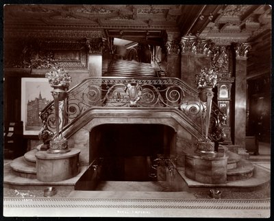 Główna klatka schodowa w holu Hotelu Imperial, 1904 (srebrny odbitka żelatynowa) autorstwa Byron Company