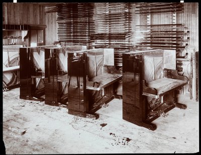 Pianina w budowie w fabryce Hardman, Peck und Co., Nowy Jork, 1907 (srebrny odbitka żelatynowa) autorstwa Byron Company