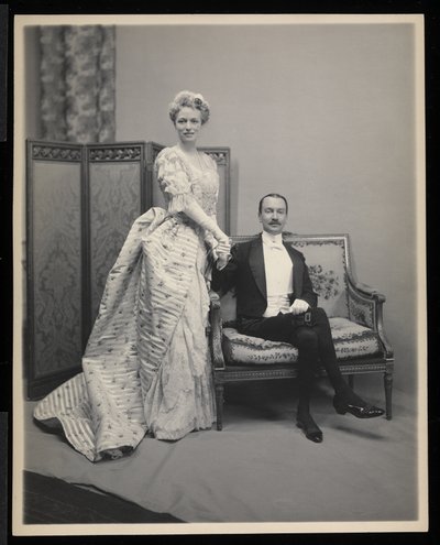 Portret niezidentyfikowanego mężczyzny i kobiety na James Hazen Hyde Ball, Nowy Jork, 31 stycznia 1905 (srebrny odbitka żelatynowa) autorstwa Byron Company