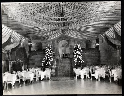 Sala recepcyjna w hotelu Ritz-Carlton, 1915 lub 1916 (odbitka żelatynowa) autorstwa Byron Company