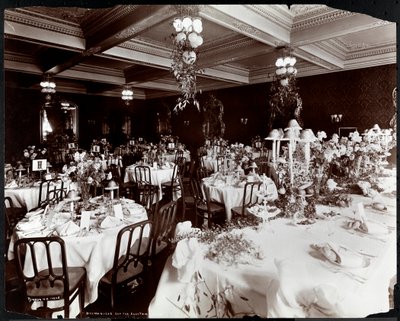 Nakrycie stołów na bankiet Electric Club w Hotelu Delmonico, 1902 (srebrny odbitka żelatynowa) autorstwa Byron Company