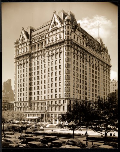 The Plaza Hotel, 5th Avenue i 59th Street, Nowy Jork, ok.1937 (srebrny odbitka żelatynowa) autorstwa Byron Company