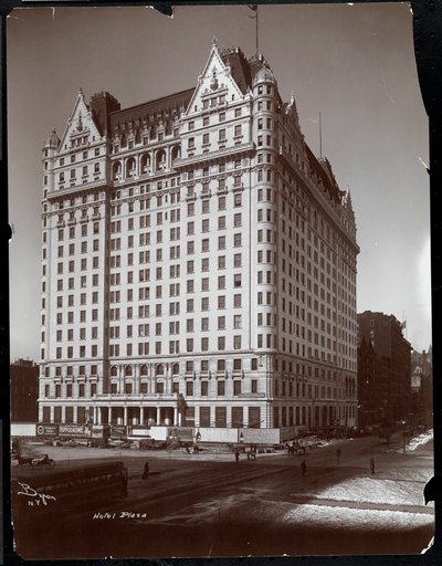 Hotel Plaza w budowie, 5th Avenue i 59th Street, Nowy Jork, ok. 1907 (odbitka żelatynowa) autorstwa Byron Company