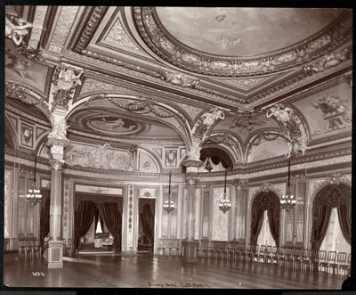 Sala balowa w Hotelu Savoy, ok. 1895-96 (srebrny odbitka żelatynowa) autorstwa Byron Company