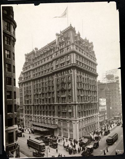 Widok na Hotel Knickerbocker, Broadway i 42nd Street, Nowy Jork, 1912 (srebrny odbitka żelatynowa) autorstwa Byron Company