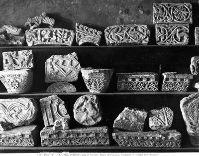 Fragmenty rzeźb włosko-bizantyjskich autorstwa Byzantine Byzantine