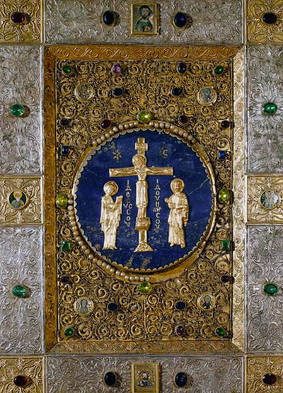Ikona przedstawiająca Chrystusa na krzyżu pomiędzy Matką Bożą a św. Janem Chrzcicielem z medalionami czterech Ewangelistów autorstwa Byzantine Byzantine