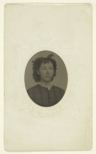 Portret Violi Miodu autorstwa C. W. Mitchell
