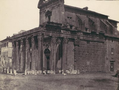 Świątynia Antoniusza i Faustyny, San Lorenzo in Miranda, Rzym, lata 50. XIX wieku. autorstwa Calvert Jones