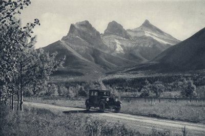 Kanadyjskie Góry Skaliste: Trzy Siostry, Banff (zdjęcie czarno-białe) autorstwa Canadian Photographer