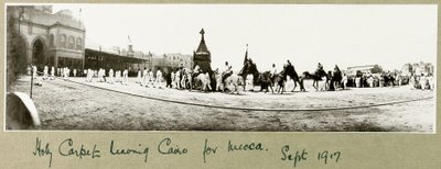Święty Dywan wyruszający z Kairu do Mekki, wrzesień 1917 r. autorstwa Capt. Arthur Rhodes