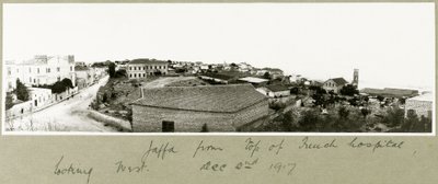 Jaffa ze szczytu francuskiego szpitala patrząc na zachód, 2 grudnia 1917 autorstwa Capt. Arthur Rhodes