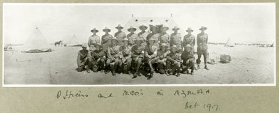 Oficerowie i podoficerowie w N.Z.MA.A., październik 1917 r. autorstwa Capt. Arthur Rhodes