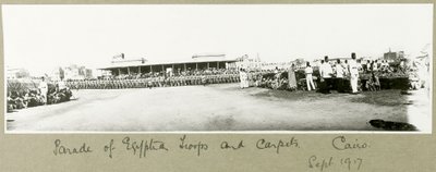 Parada wojsk egipskich i dywanów, Kair, wrzesień 1917 r. autorstwa Capt. Arthur Rhodes