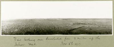 Widok na Beer-Szebę z dwóch mil w górę Hebron Road, 3 listopada 1917 r. autorstwa Capt. Arthur Rhodes