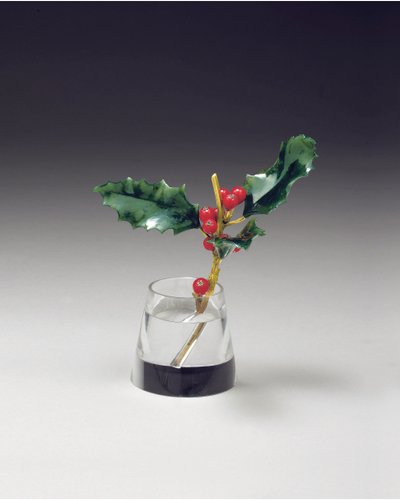 Holly spray w zwężającym się wazonie, ok. 1890 autorstwa Carl Fabergé