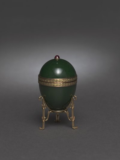 Jadeitowe Jajko na Stojaku, po 1900 autorstwa Carl Fabergé