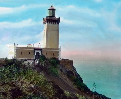 Północne Maroko, latarnia morska w Cap Spartel, położona 12 km na zachód od Tangeru, data zdjęcia: około 1910 r. Archiwum Carla Simona autorstwa Carl Simon