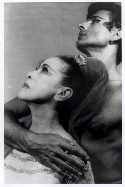 Martha Graham (1894-1991) i Bertram Ross (1920-2003) w "Visionary Recital", 27 czerwca 1961 (odbitka żelatynowo-srebrowa) autorstwa Carl Van Vechten