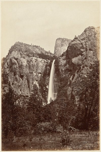 Spadek welonu ślubnego z albumu fotograficznego w Kalifornii autorstwa Carleton E. Watkins