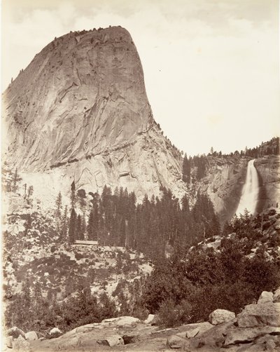Czapka Wolności i Nevada Fall, Yosemite, ca. 1872, wydrukowany ca. 1876. autorstwa Carleton E. Watkins.