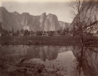 Cathedral Rocks, Yosemite, ca. 1872, wydrukowany ca. 1876. autorstwa Carleton E. Watkins.