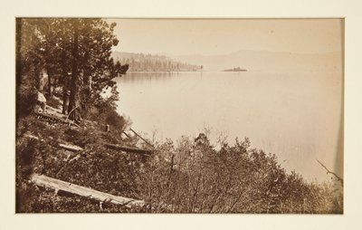 Cztery sceny kolejowe i cztery widoki na jezioro Tahoe: Jezioro Tahoe z Artist Rocks autorstwa Carleton E. Watkins