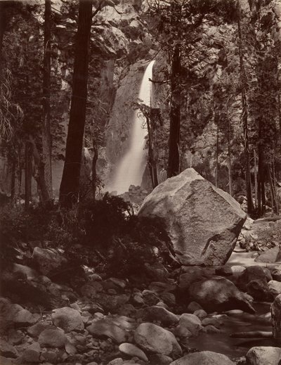 Dolny Yosemite Fall, 1600 stóp, ca. 1872, wydrukowany ca. 1876. autorstwa Carleton E. Watkins.