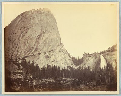 Mount Broderick, Nevada Falls, 700 stóp, Yosemite autorstwa Carleton E. Watkins
