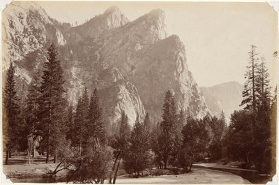 Trzej Bracia, 4480 stóp, Dolina Yosemite autorstwa Carleton E. Watkins
