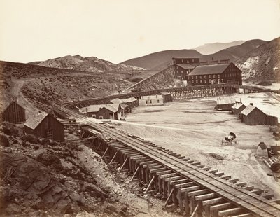 Eureka Quartz Mill and Flume, Nevada, 1875, wydrukowany ca. 1876. autorstwa Carleton Emmons Watkins